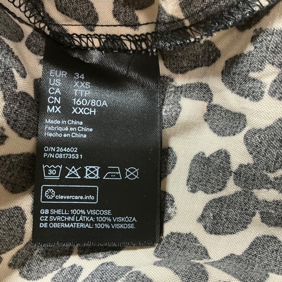 H&M 100% Viscose Button Front Mini Dress Puff Sleeves Animal Print Sz XXS NWOT - Picture 8 of 10